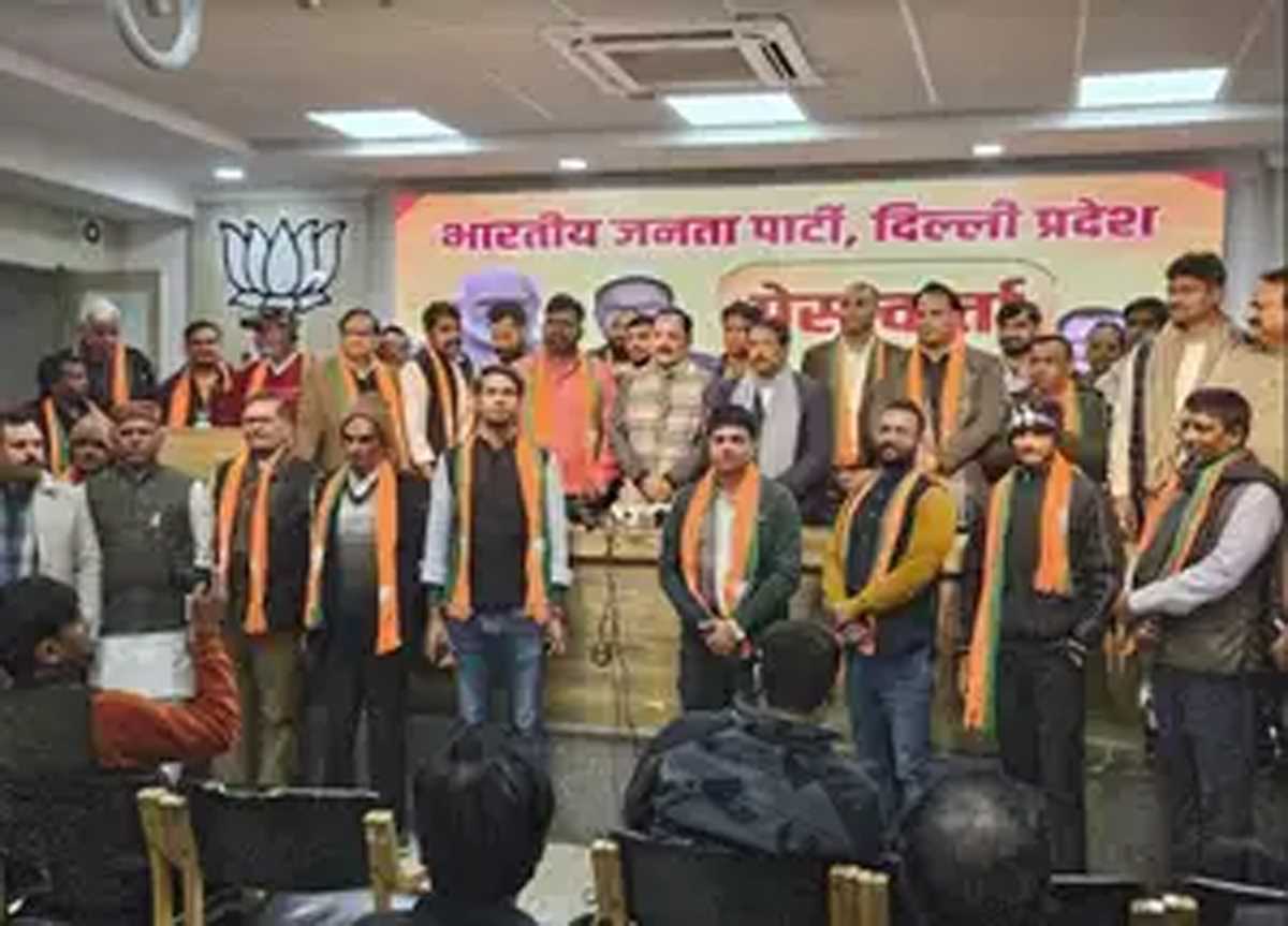 आप के कई संस्थापक नेताओं ने थामा भाजपा का दामन